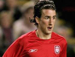 Ünlü futbolcu kanserden öldü