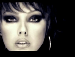 Ebru Gündeş'e büyük suçlama