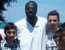 Sol Bamba Cuma namazına gitti