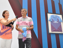 Güneş'ten taraftara forma