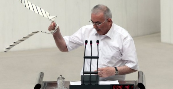 Milletvekili protesto etti