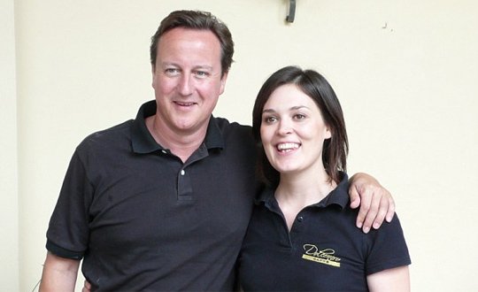 Garson kız Başbakan'ı şoke etti