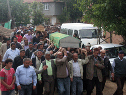 Minik bedenler toprağa verildi