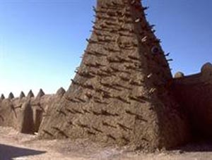 'Haram' deyip türbeleri yıkıyorlar