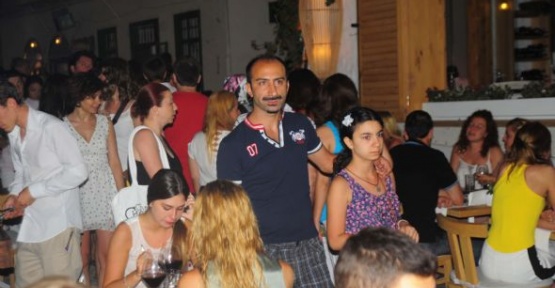 Sevgilisiyle tatilde!