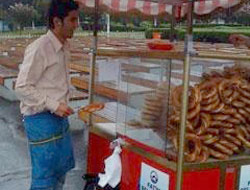 Bağırarak satınca hapis cezası aldı