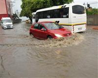 Sağanak yağmura teslim oldular