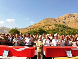 Şehit korucular toprağa verildi