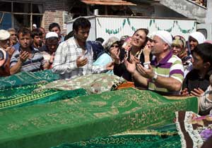 Boğulan üç kardeş toprağa verildi