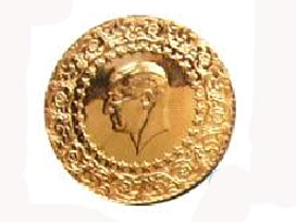 Öz kızının altınlarını gasp etti