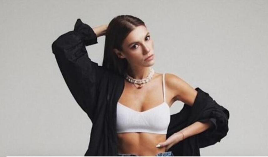 Yüsra Geyik: Komşunun kızı gibiyim