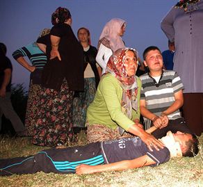 Otomobille çarpıştı: 35 yaralı