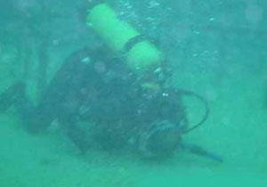 Su altında Cuma Namazı kıldılar