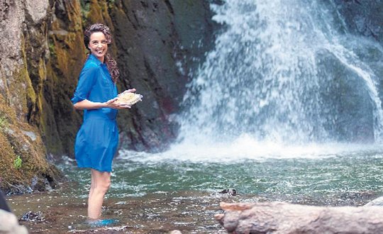 Azra’dan İftar Daveti