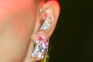 Gündeş'in 50 bin dolarlık kulaklığı