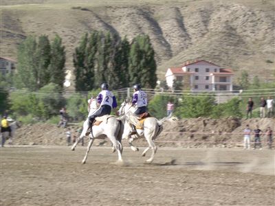 Bayburt'ta cirit müsabakası yapıldı