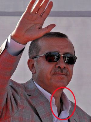 Başbakan'ın boynundaki kordon