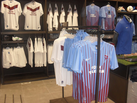 Beyaz forma ilgi odağı oldu