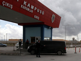 Cezaevinde yangın çıkardılar