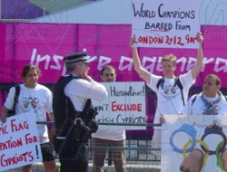 KKTC'li sporcular için protesto