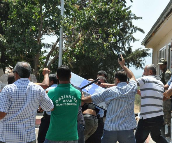 Çadır kentte isyan çıktı