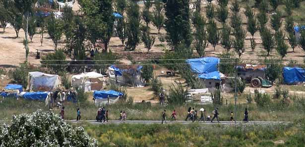 Esad Türkmen köylerine saldırdı