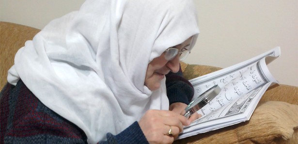 65 yaşında büyüteçle ne öğrendi?