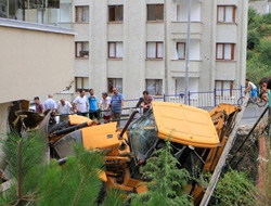 Trabzon'da kepçe eve girdi