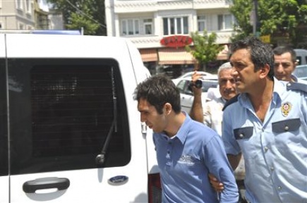 Bilgisayar için annesini bıçakladı!