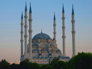 Büyük cami cemaatsiz kaldı