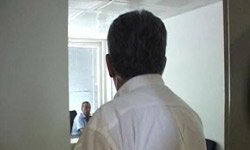 Yazıcı memura ters köşe yaptı