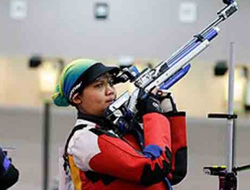 Bebek durmadı, annesi elendi