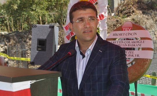 AKP'li vekil trafik kazası geçirdi