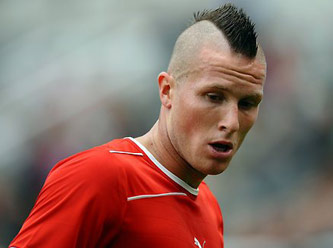 'Irkçı' futbolcu olimpiyattan atıldı