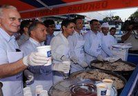 İftarlığı ABD'li diplomatlar dağıttı