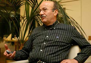 Bekaroğlu" Mücahit,oldu Müteahhit