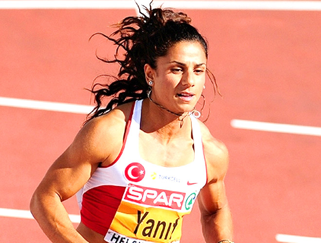 Bir gecede 3 altın madalya