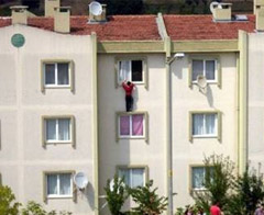 Kız baba dayağından böyle kaçtı