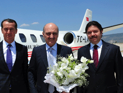 Bakan gazetecileri kimden kolladı