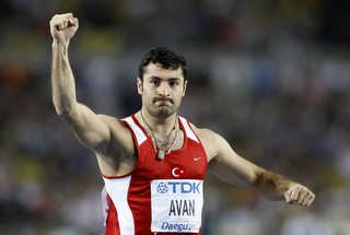 Ağrılarına rağmen olimpiyata gitti!