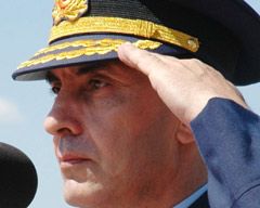 Oflu pilotumuz Korgeneral oldu