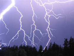 Yıldırım isabet eden 2 çocuk öldü