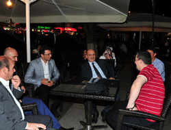 Bakan vatandaşlarla sohbet etti