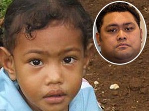 Gülmüyor diye çocuğunu öldürdü