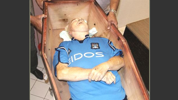 Formasıyla defnedildi !