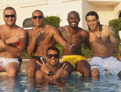 TS'nin yabancılarının havuz keyfi