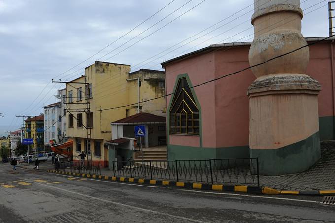 Trabzon'da camii merdiveni çöktü