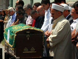 Eşini döve döve öldürdü