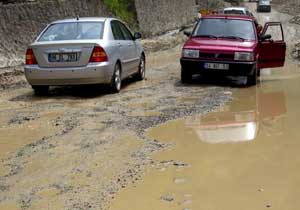 Cennet beldeye cehennem yolu