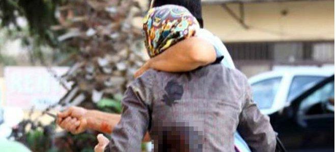 Sokak ortasında eşini bıçakladı